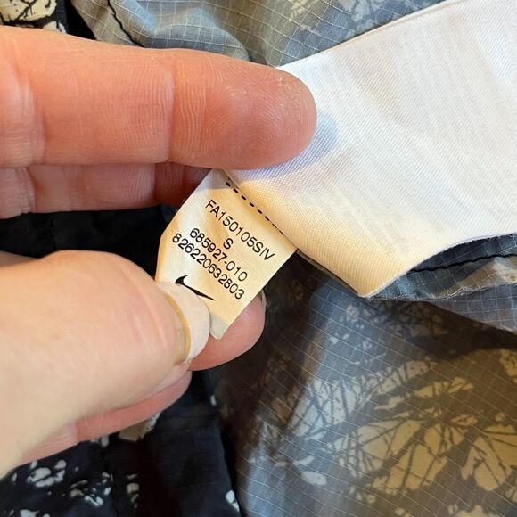 Nike Enchanted Forest Impossibly Light Windbreaker Hoodie Small Full Zip Black S - Picture 5 of 9